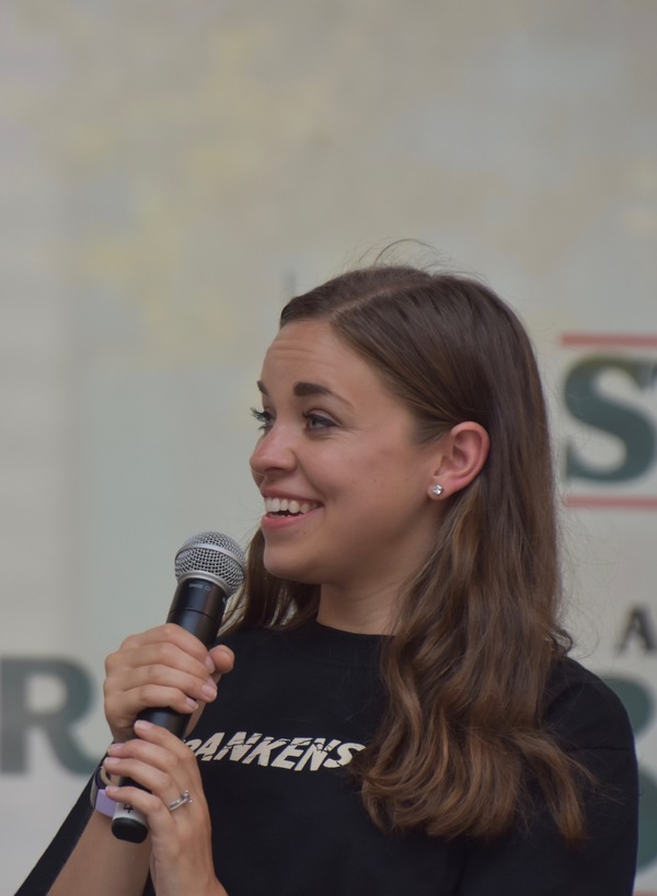 Photo Coverage: Casts of TOOTSIE, MEAN GIRLS and More Sing Out in Bryant Park! Image
