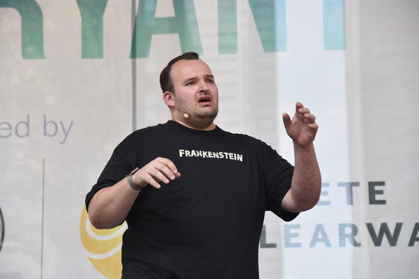 Photo Coverage: Casts of TOOTSIE, MEAN GIRLS and More Sing Out in Bryant Park! Image