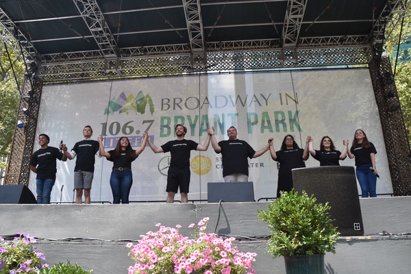 Photo Coverage: Casts of TOOTSIE, MEAN GIRLS and More Sing Out in Bryant Park! Image
