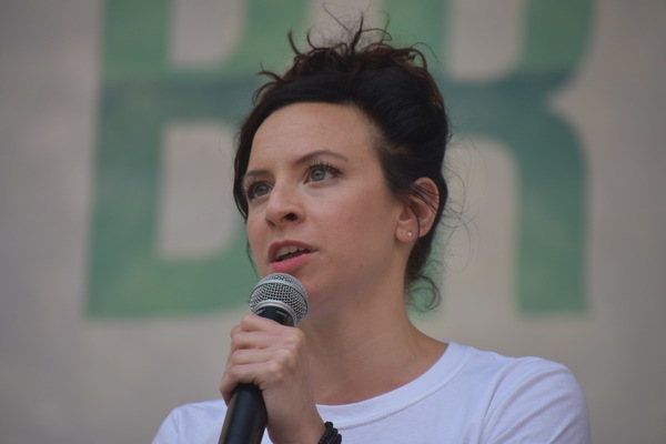 Photo Coverage: Casts of TOOTSIE, MEAN GIRLS and More Sing Out in Bryant Park! Image