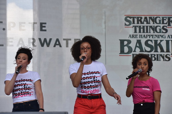 Photo Coverage: Casts of TOOTSIE, MEAN GIRLS and More Sing Out in Bryant Park! Image