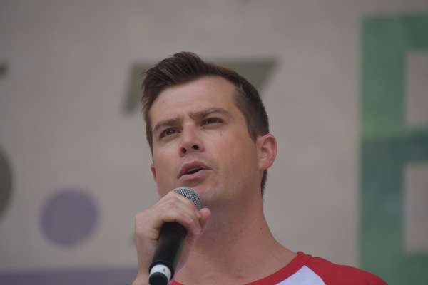 Photo Coverage: Casts of TOOTSIE, MEAN GIRLS and More Sing Out in Bryant Park! Image