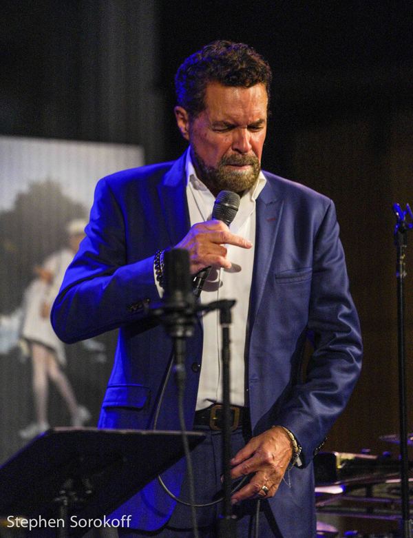 Clint Holmes Photo