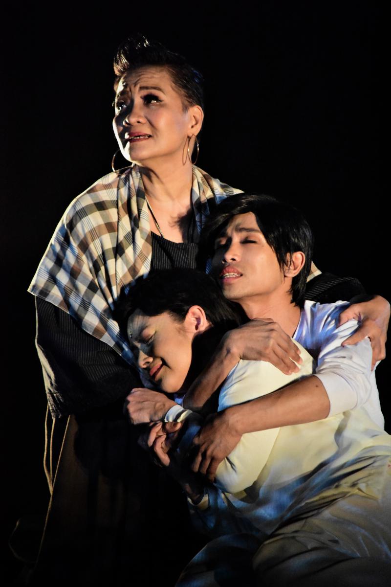 Photo Coverage: Monique Wilson, Arman Ferrer Lead MABINING MANDIRIGMA; Show Closes Sept. 1 Image