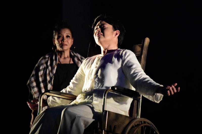 Photo Coverage: Monique Wilson, Arman Ferrer Lead MABINING MANDIRIGMA; Show Closes Sept. 1 Image