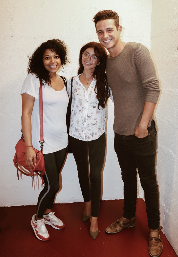 Photo Flash: MODERN FAMILY Star Sarah Hyland Visits OKLAHOMA! Image