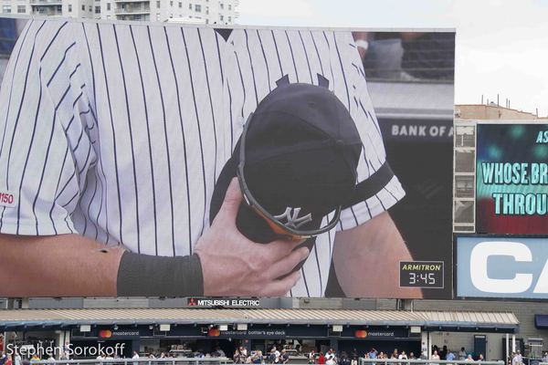 Photo Coverage: The Cast of FIDDLER ON THE ROOF IN YIDDISH Sings the National Anthem at Yankee Stadium Image