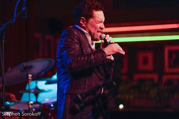 Review: Clint Holmes Thrills at Birdland Image
