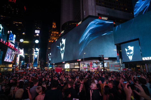Photos/Video: HARRY POTTER AND THE CURSED CHILD Takes Over Times Square For All New Promo Image
