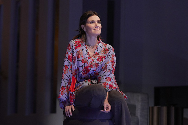 Photo Flash: Idina Menzel Stars In SKINTIGHT At Geffen Playhouse Image