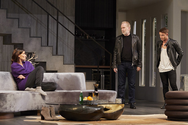 Photo Flash: Idina Menzel Stars In SKINTIGHT At Geffen Playhouse Image