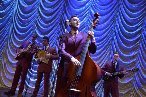Photo Flash: First Look at ONE MAN, TWO GUVNORS at Derby Theatre Image