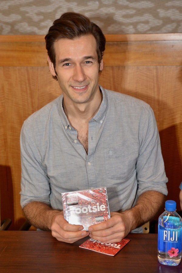 Photo Coverage: TOOTSIE Celebrates Cast Album Release at Barnes and Noble Image
