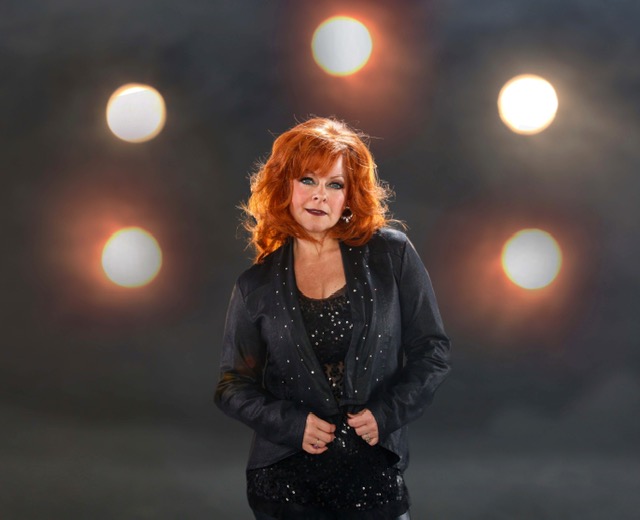 Kelly Vohnn as Reba