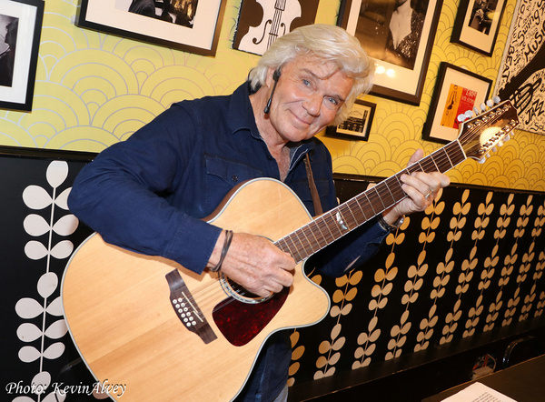 Photo Flash: John Davidson Returns To Birdland With TROUBADOR Image