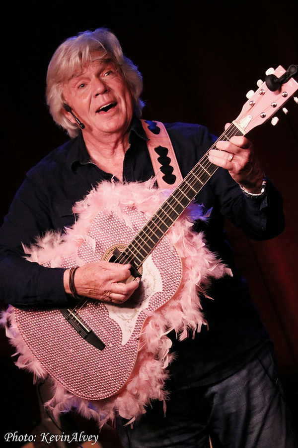 Photo Flash: John Davidson Returns To Birdland With TROUBADOR Image
