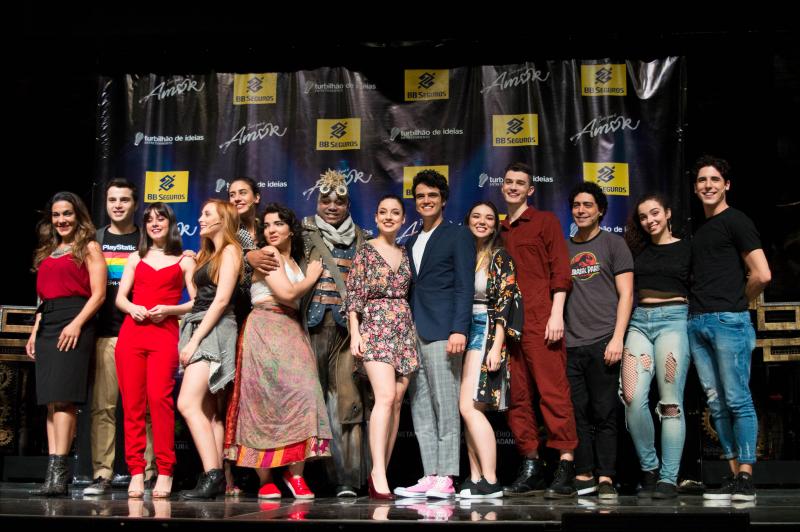 Review: With Songs by Luan Santana and Talking About The Importance of Music and Love, Musical ISSO QUE E AMOR Opens in SP 