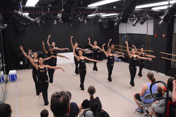 Photo Coverage: Better Entertainment Hosts Ballet Paraisopolis Image
