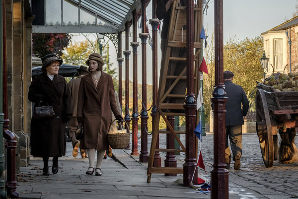 Lesley Nicol as Mrs. Patmore, Sophie McShera as Daisy Mason Photo