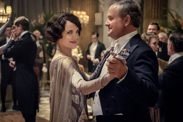 Elizabeth McGovern as Lady Grantham, Hugh Bonneville as Lord Grantham Photo