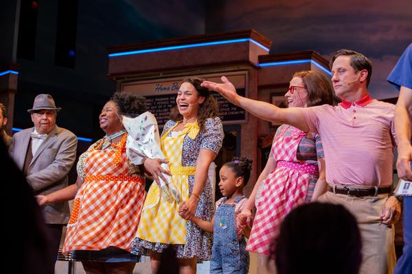 Jordin Sparks and the cast of Waitress Photo