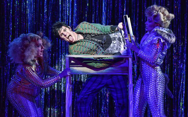 Photo Flash: Mischief Theatre Presents MAGIC GOES WRONG Image