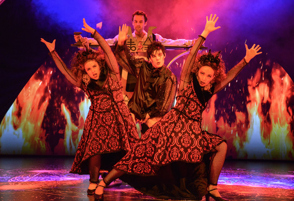 Photo Flash: Mischief Theatre Presents MAGIC GOES WRONG Image