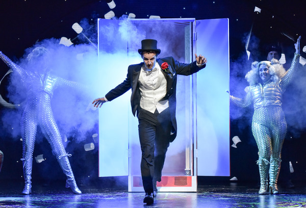 Photo Flash: Mischief Theatre Presents MAGIC GOES WRONG Image