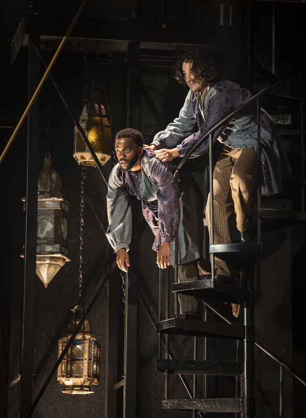 Photo Flash: A First Look At BERNHARDT/HAMLET At Goodman Theatre Image