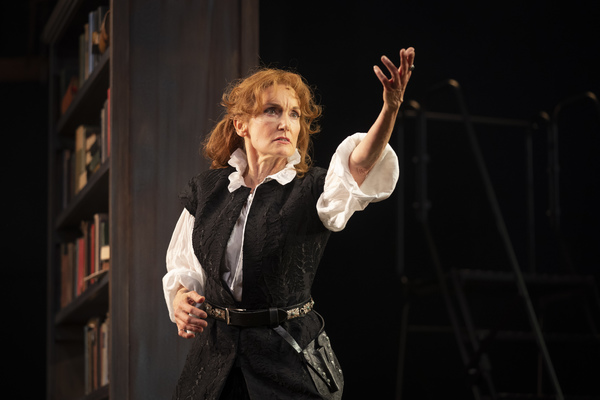 Photo Flash: A First Look At BERNHARDT/HAMLET At Goodman Theatre Image