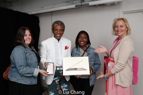 HADESTOWN star and 2019 Tony Award winner Andre De Shields shows off his brand new Ma Photo