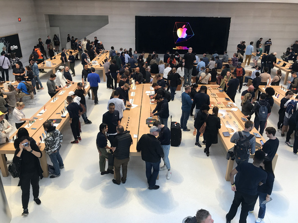 Grand reopening of Apple Fifth Avenue in New York on September 20, 2019 Photo