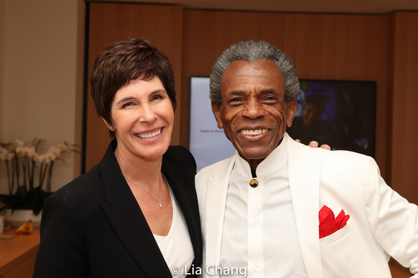 Photo Flash: Inside Memoji Karaoke With André De Shields At Reopening Of Apple Fifth Avenue Image