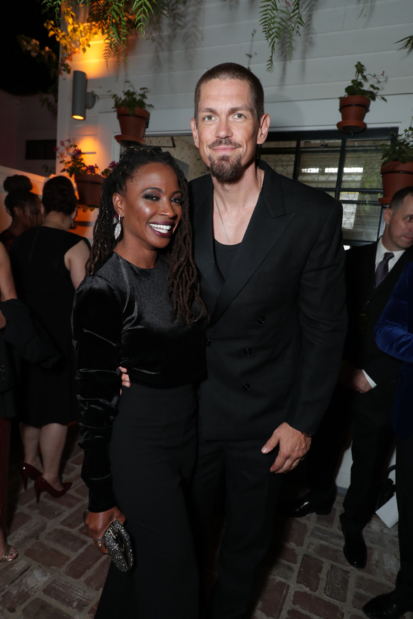 Shanola Hampton and Steve Howey Photo