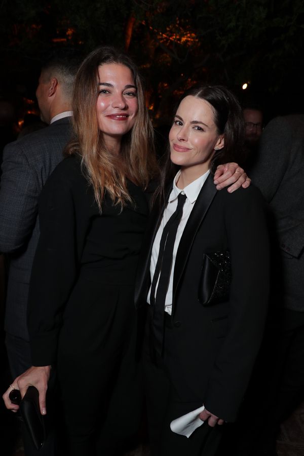 Annie Murphy and Emily Hampshire  Photo