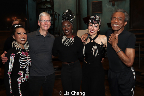 Kay Trinidad, Apple''s CEO Tim Cook, Jewelle Blackman, Yvette Gonzalez-Nacer and Andr Photo