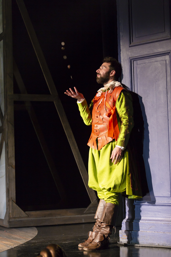 Photo Flash: Huntington Theatre Company Presents ROSENCRANTZ & GUILDENSTERN ARE DEAD Image