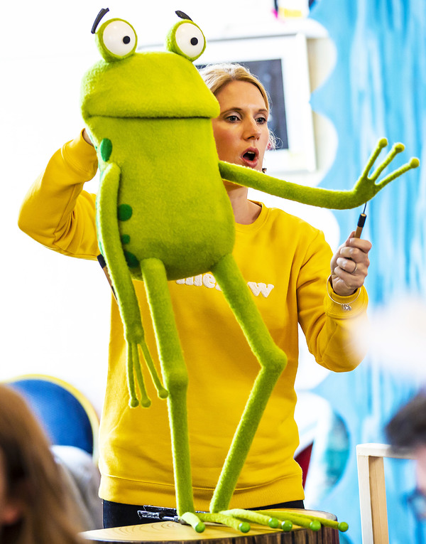 Photo Flash: Inside Rehearsal For OI FROG & FRIENDS! Image