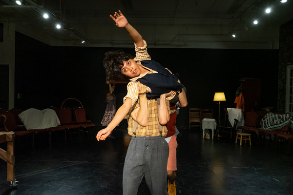 Photo Flash: First Look at Walkabout Theater's THE RAVELING Image