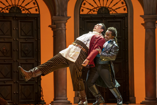 Photo Flash: Lyric Opera Presents THE BARBER OF SEVILLE Image