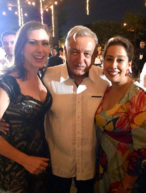 Sing for Hope Co-Founders Camille Zamora and Monica Yunus with Mexican President Andr Photo