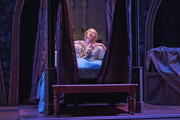Photo Flash: First Look at DRACULA at ZACH Theatre 