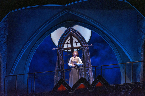Photo Flash: First Look at DRACULA at ZACH Theatre Image