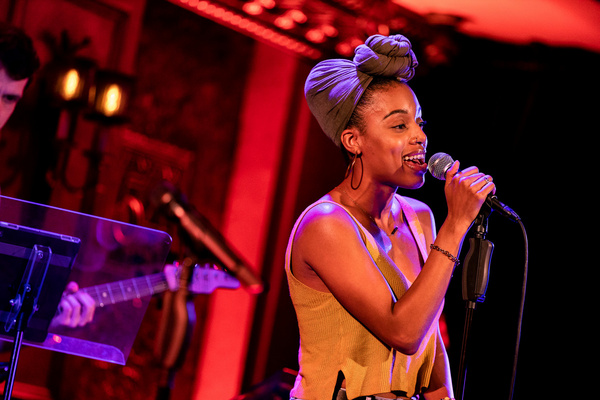 Photo Flash: 54 SINGS HILARY DUFF At Feinstein's/54 Below Image