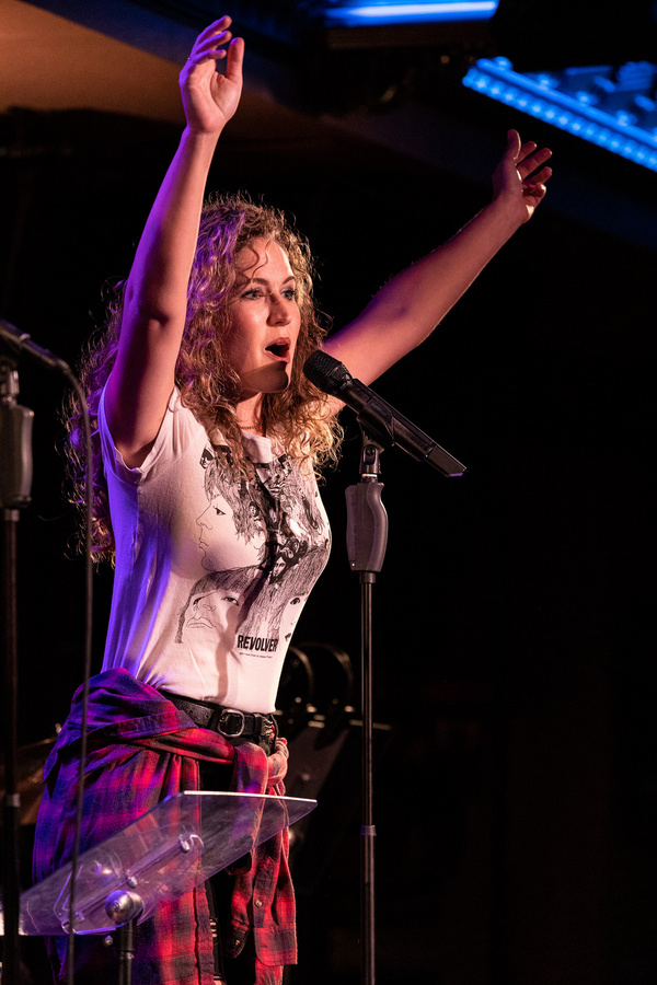 Photo Flash: 54 SINGS HILARY DUFF At Feinstein's/54 Below Image