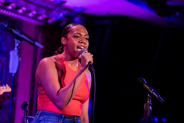 Photo Flash: 54 SINGS HILARY DUFF At Feinstein's/54 Below Image