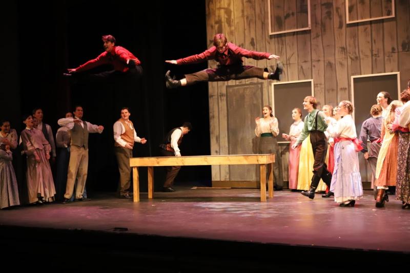 Review: Ammons, Krebs Lead Entertaining SEVEN BRIDES FOR SEVEN BROTHERS at Springhouse 