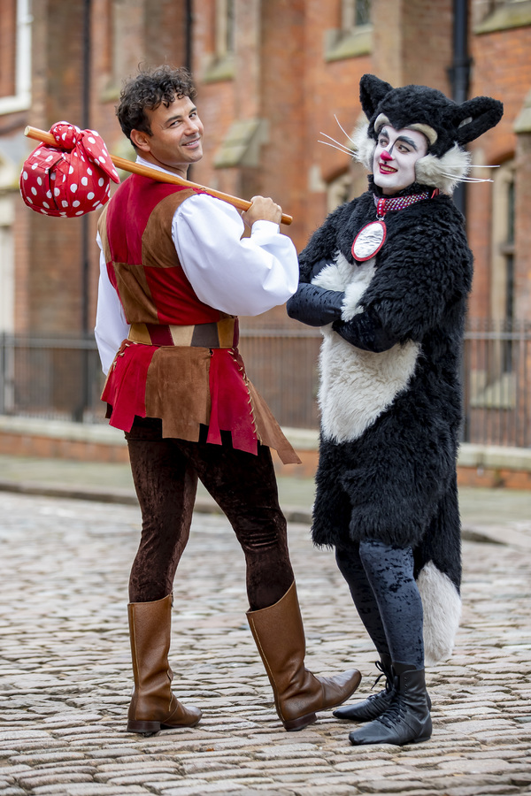 Photo Flash: Wolverhampton's DICK WHITTINGTON Stars Arrive In Town On London Red Bus  Image