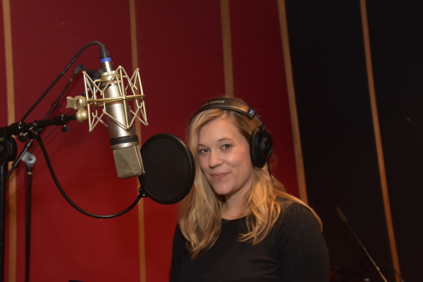 BWW Exclusive: FROZEN Cast Goes Acoustic for Carols for A Cure  Image