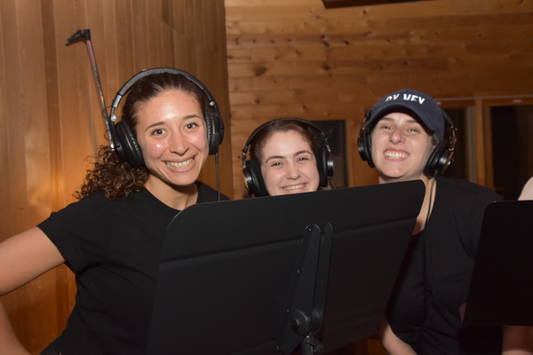 BWW Exclusive: Joel Grey and FIDDLER ON THE ROOF IN YIDDISH Cast Celebrate Hanukkah on Carols For A Cure 